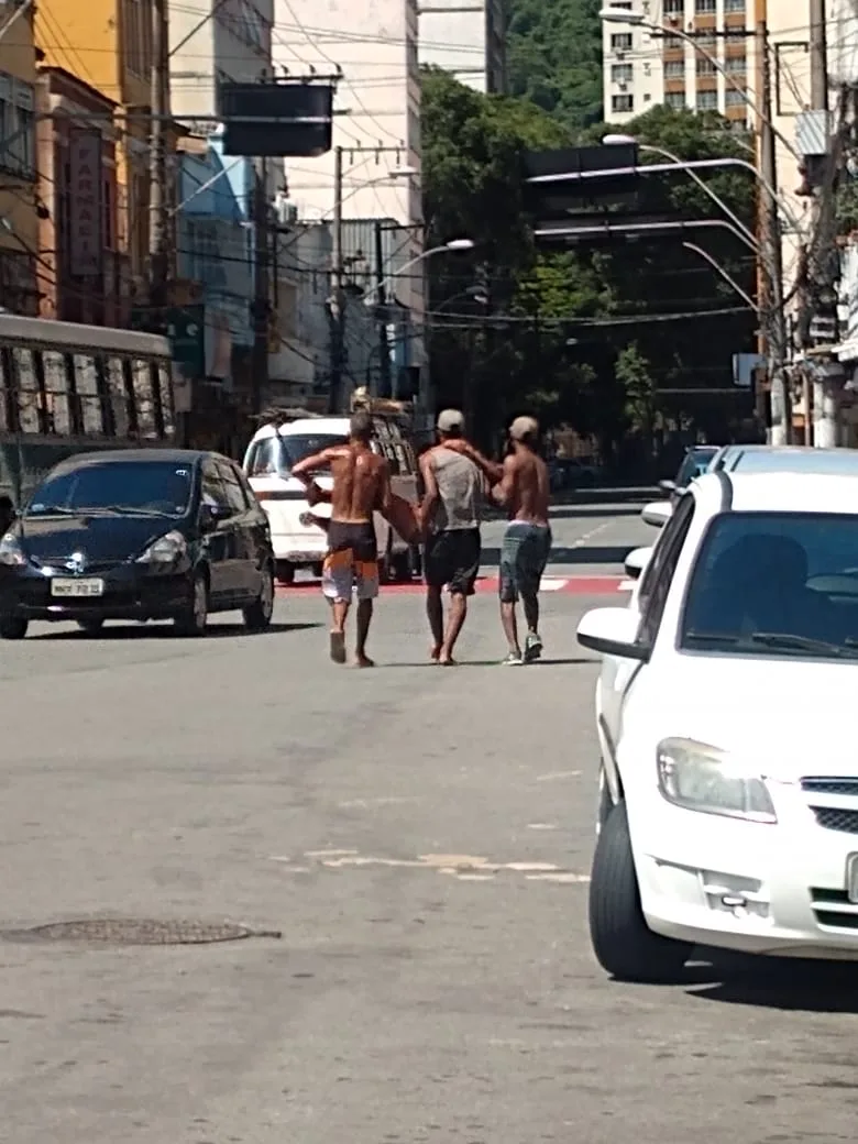 VÍDEO | Violência na Vila Rubim: câmera mostra momento em que homens ferem oito e matam um