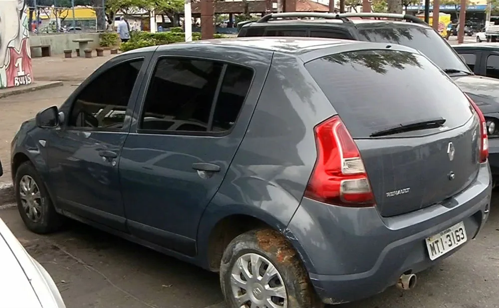 Suspeitos de assaltar bar em Vila Velha são presos após baterem carro durante perseguição