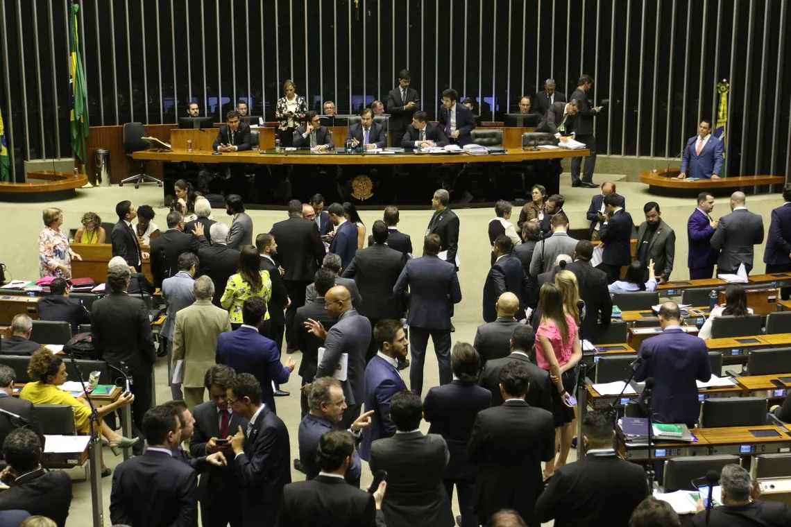 O Plenário da Câmara dos Deputados analisa a Medida Provisória 886/19, que reformula novamente a estrutura do Poder Executivo