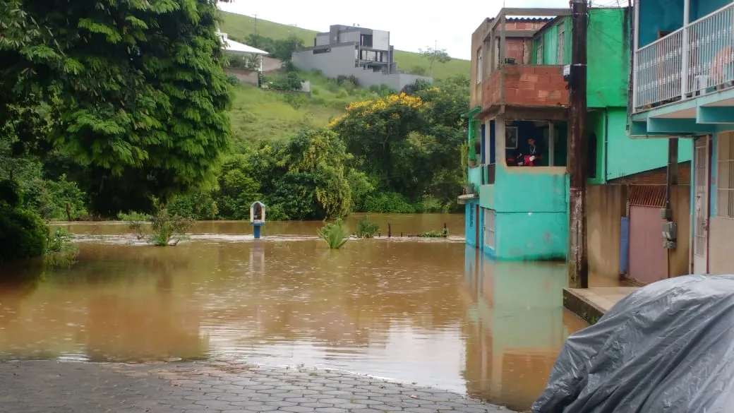 VÍDEO | Rio Veado em Guaçuí sobe 4,40 metros e alerta é mantido