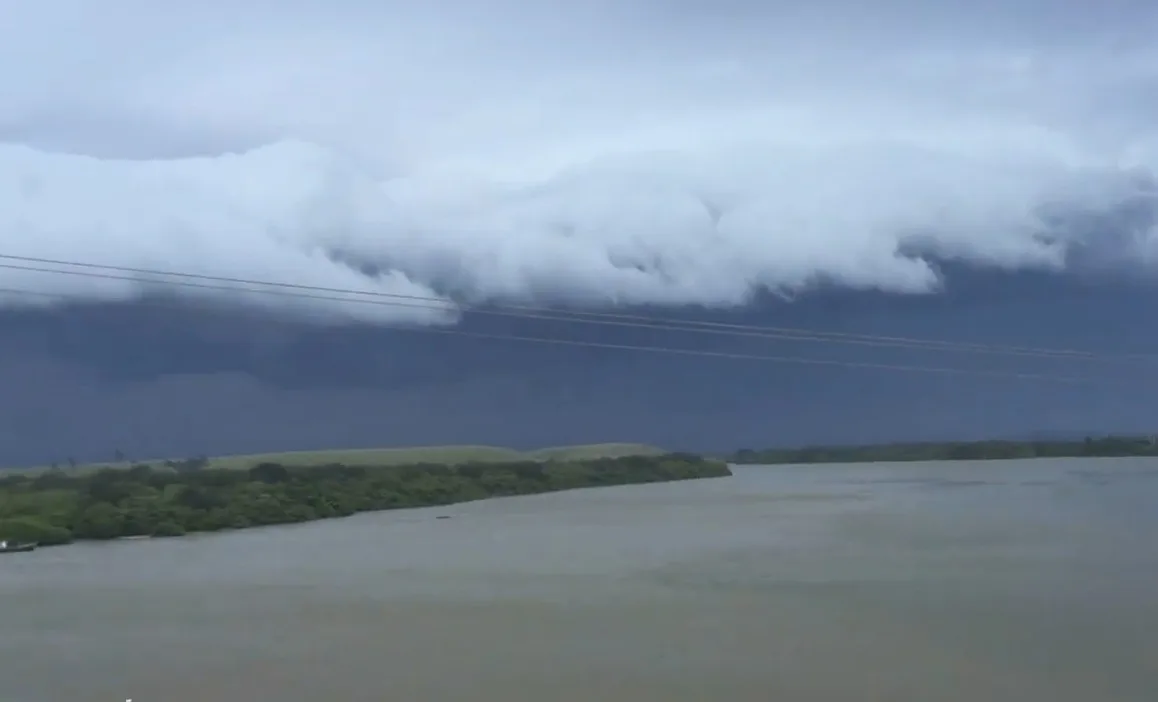 Temporal surpreende moradores e deixa Marataízes sem energia. Veja vídeo!