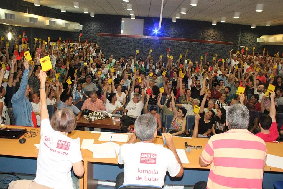 Contra a PEC 55, professores da Ufes entram em greve por tempo indeterminado