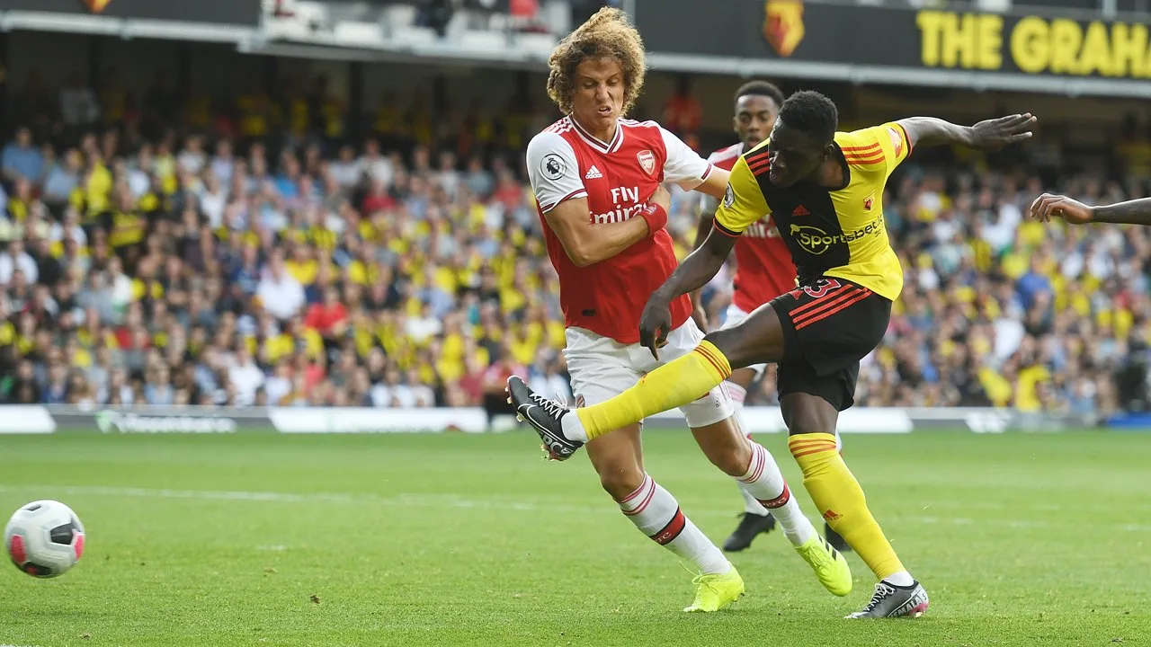 Arsenal abre 2 a 0, mas cede empate ao Watford após pênalti de David Luiz