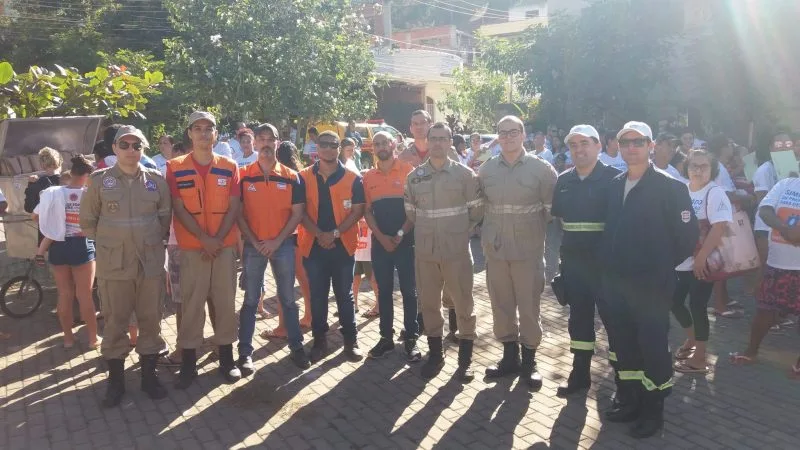 Bombeiros e Defesa Civil e o simulado assistido de abandono de áreas de risco no Bairro São Marcos, em Colatina