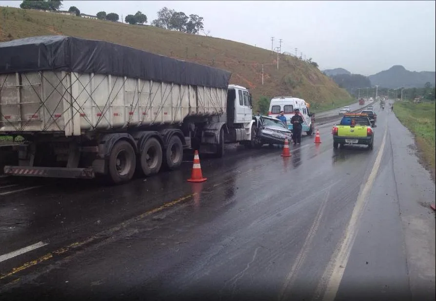 Acidentes na Rodovia do Contorno deixam mulher ferida e trânsito lento em Cariacica