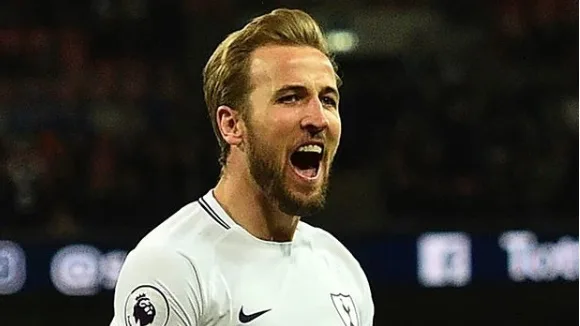 Harry Kane renova com o Tottenham e assina contrato para defender time até 2024