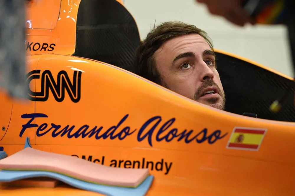 Alonso treina em Indianápolis e recebe aval para tentar vaga nas 500 Milhas