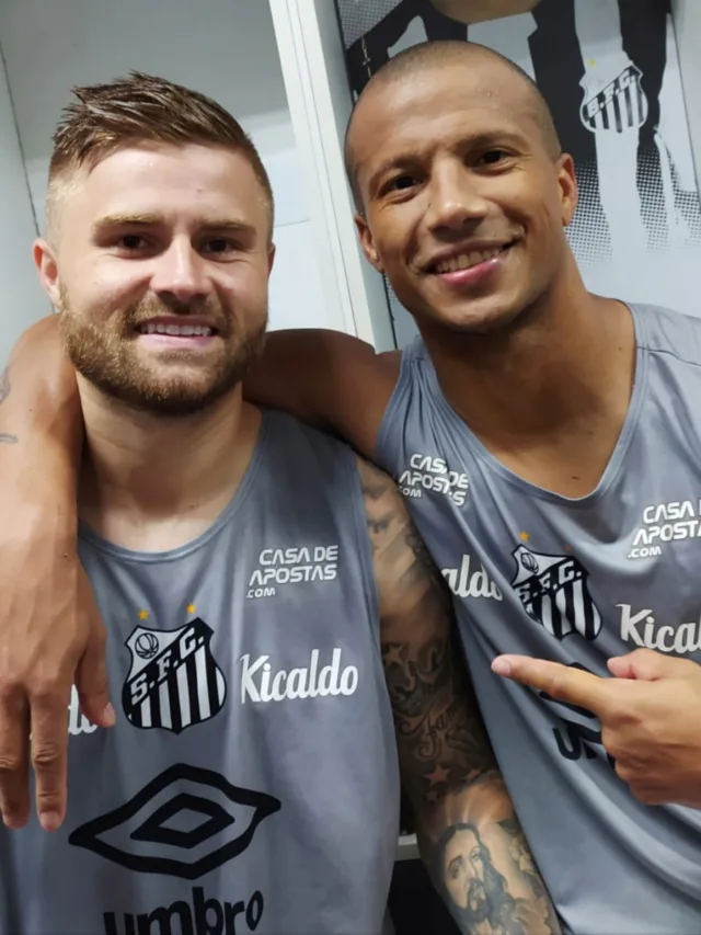 Sasha destaca superação do Santos em campo pesado com chuva: 'Vamos evoluindo'