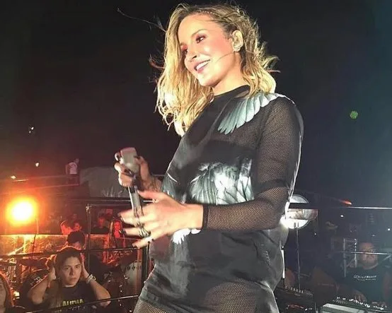 Claudia Leitte diz que já fez revezamento de namorados