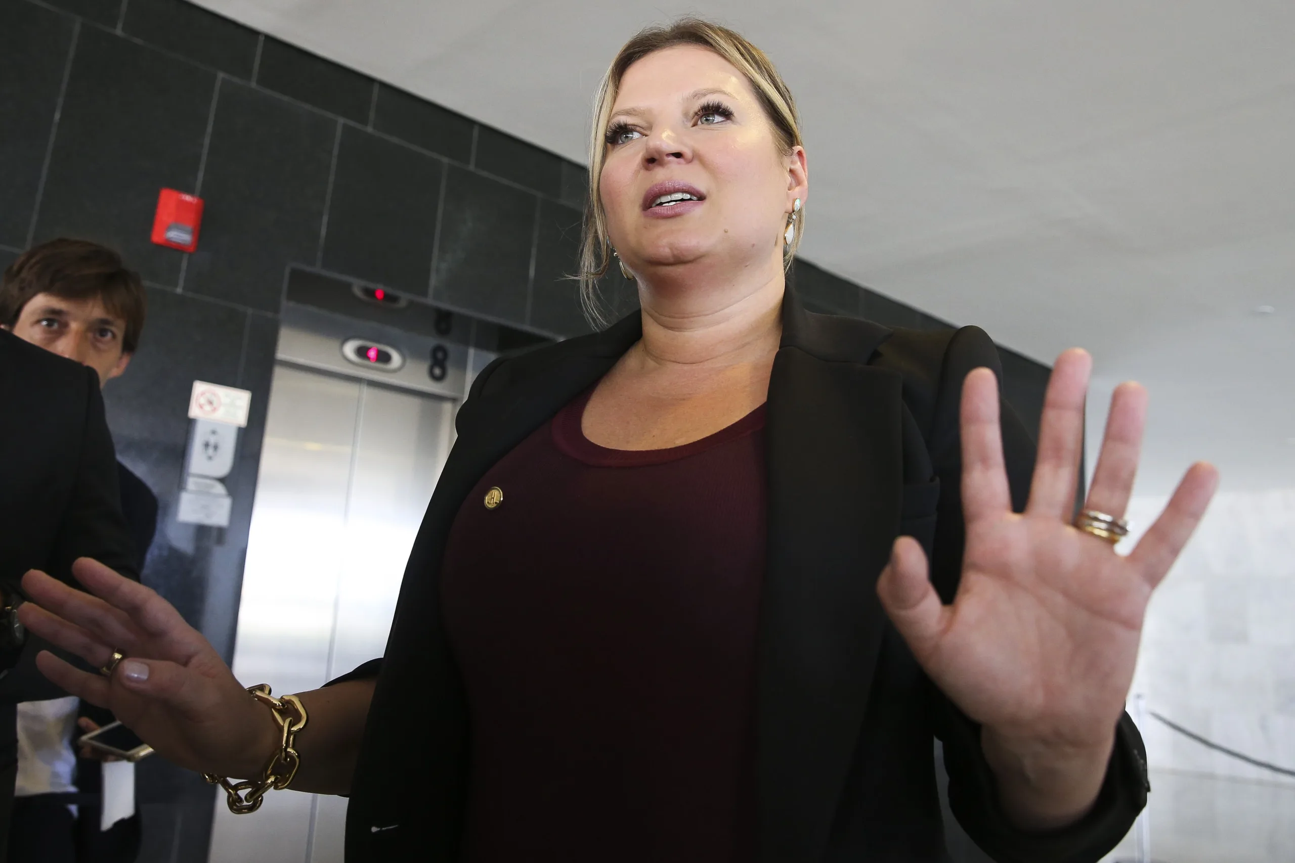 A deputada Eleita Joice Hasselmann, fala com a imprensa