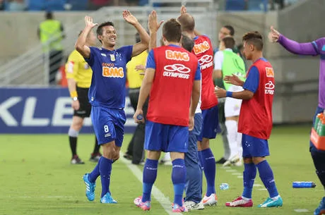 RN – COPA DO BRASIL/ABC E CRUZEIRO – ESPORTES – Jogador do Cruzeiro comemora gol durante a partida entre ABC RN e Cruzeiro MG válida pela Copa do Brasil 2014 no Estádio Arena das Dunas em Natal (RN), nesta quarta-feira (15). 15/10/2014 – Foto: CRISTIANE MATTOS/FUTURA PRESS/FUTURA PRESS/ESTADÃO CONTEÚDO