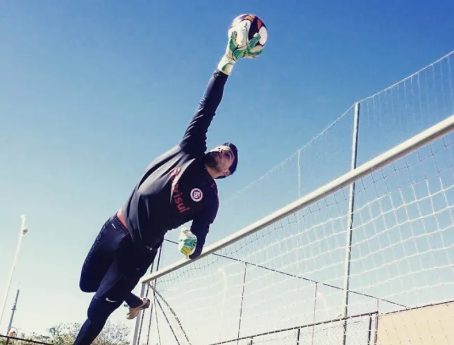 Léo Ortiz promete proteção extra a goleiro do Inter na final do Gauchão