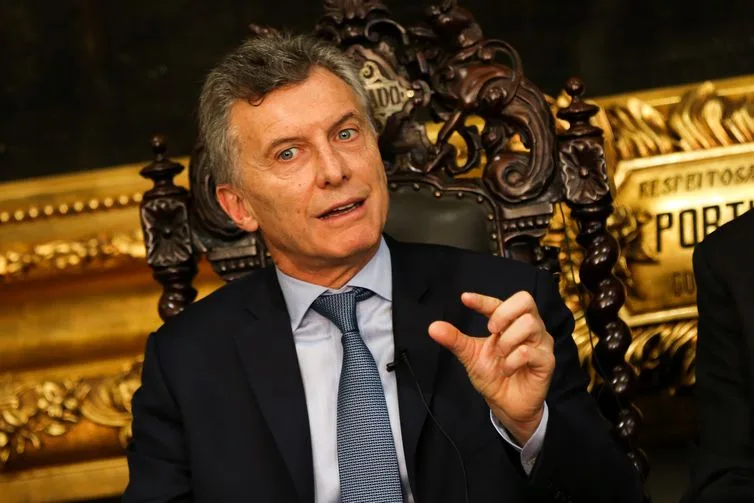 Brasília – Presidente da Argentina, Mauricio Macri, é recebido pelo presidente do Senado, Eunício Oliveira (Marcelo Camargo/Agência Brasil)