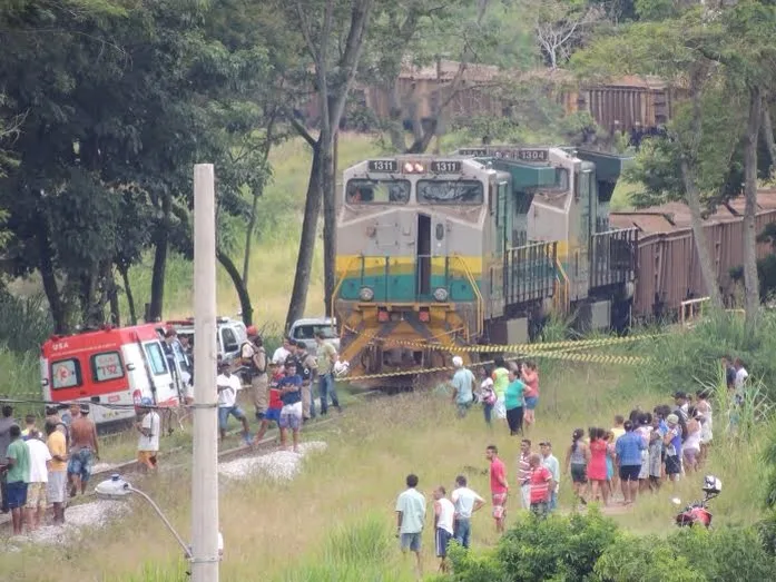 Pedestre morre atropelado por trem em Ibiraçu