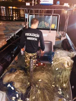 Redes de pesca ilegal são confiscadas em Vitória; extensão totaliza 1,4 km