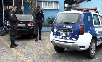 Carro suspeito de ser utilizado em assaltos é recuperado durante operação da Guarda Municipal da Serra