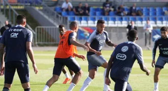 França faz treino fechado e mantém dúvida sobre substituto de Matuidi