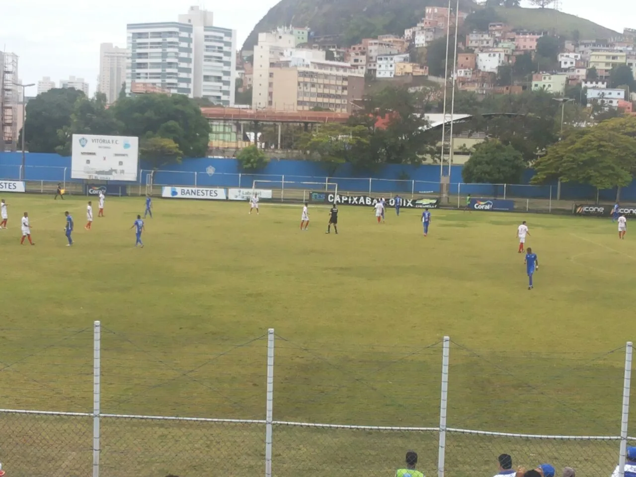 Vitória bate Cachoeiro debaixo de chuva em partida da Copa ES