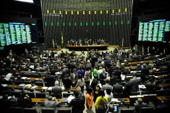 Câmara fica em compasso de espera pela segunda denúncia contra Temer