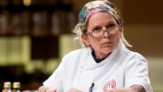 Em prova com diferentes tipos de ovos, Simone é eliminada do MasterChef Profissionais