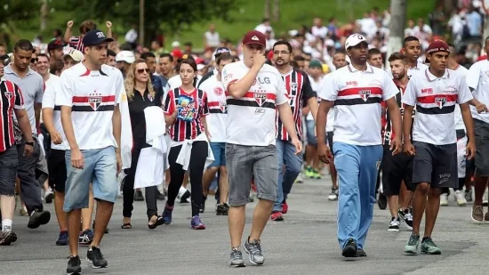 Insatisfeita, torcida do São Paulo prepara protesto em treino no sábado