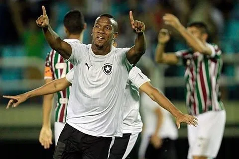 Com gol no último minuto, Fluminense arranca empate com o Botafogo no Carioca