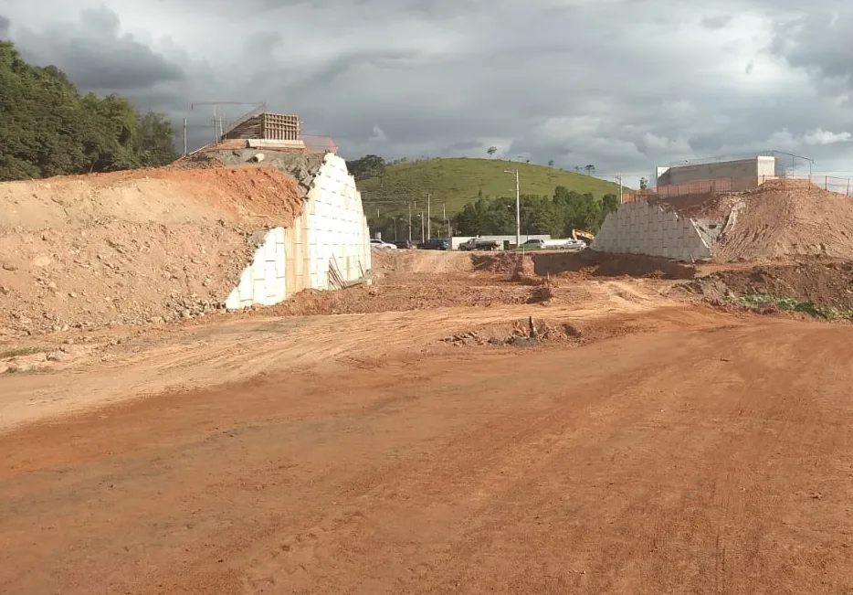 Fim de semana com interdições para obras de viaduto em Viana