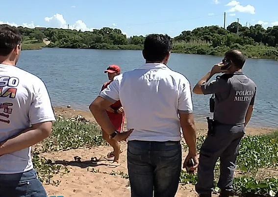 Corpo com fio de telefone no pescoço é encontrado boiando em lagoa da Serra