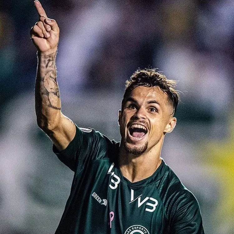 Goiás vence em São Januário e sai na frente do Vasco na Copa do Brasil