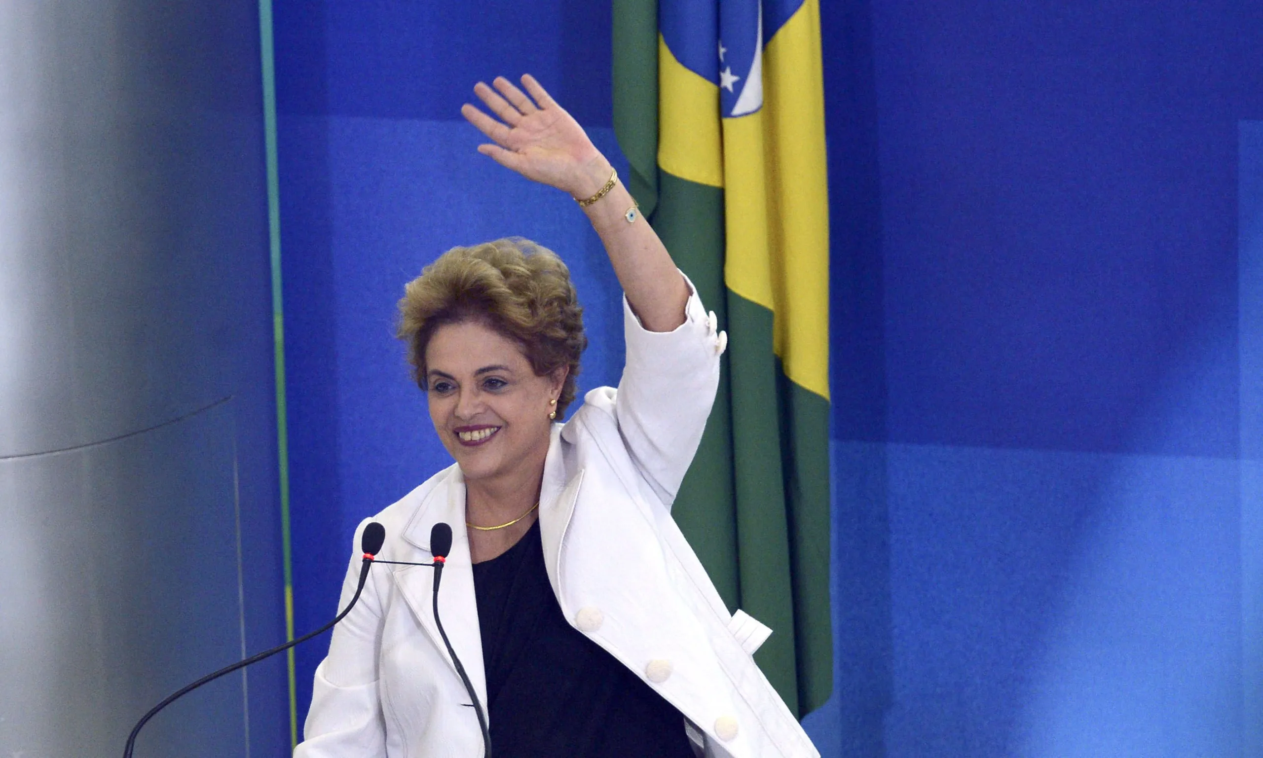 Brasília – Presidenta Dilma Rousseff participa de ato pela democracia no Palácio do Planalto, intitulado Encontro da Educação pela Democracia (José Cruz/Agência Brasil)