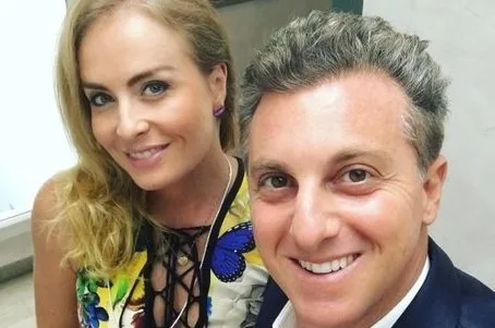 Na web, Angélica declara seu amor no aniversário de Luciano Huck