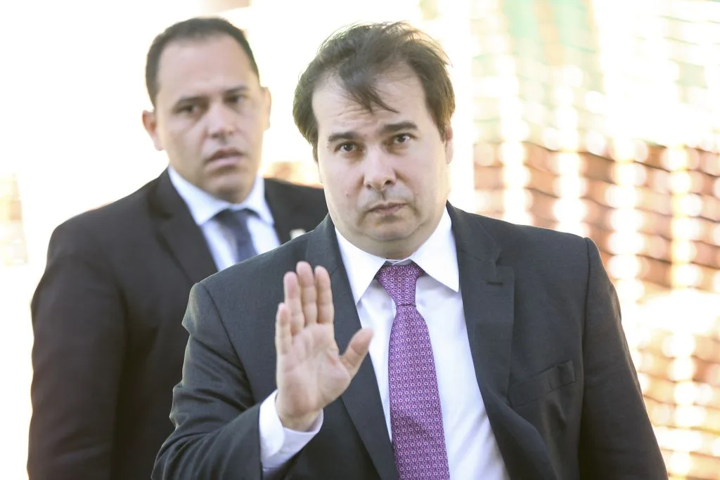 Brasília – O presidente da Câmara dos Deputados, Rodrigo Maia, chega ao STF para reunião com a presidente do Tribunal, ministra Cármem Lúcia. (Marcelo Camargo/Agência Brasil)