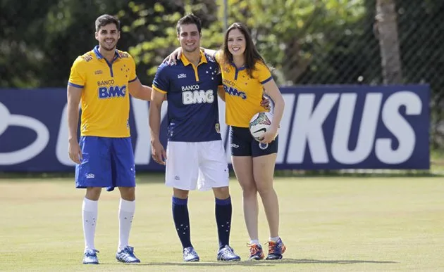 Cruzeiro lança uniforme comemorativo para a Copa do Mundo e agrada torcedores