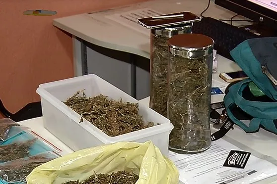 Jovem é apreendido suspeito de vender maconha em Jardim da Penha