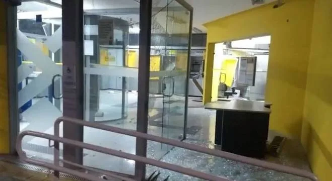 Tentativa de assalto a banco termina com dez mortos em São Paulo