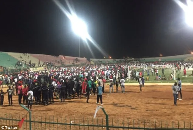 Após briga de torcida, setor de arquibancada desaba e mata 8 no Senegal