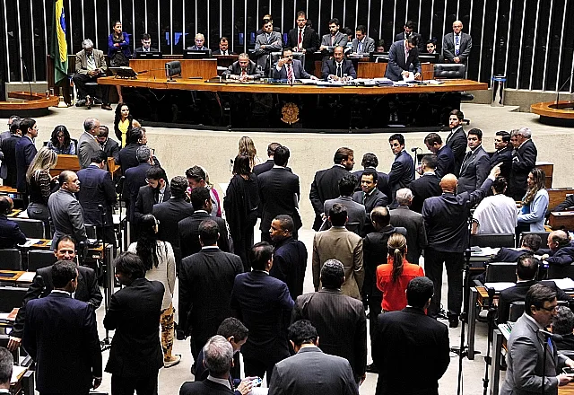 Parlamentares fecham acordo para antecipar eleição na Câmara