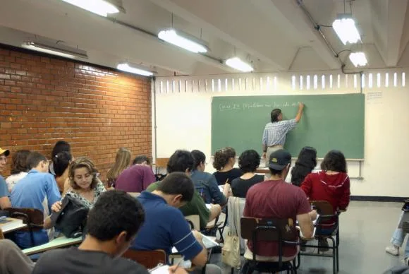 Secretários de educação defendem conteúdo obrigatório mínimo para o ensino médio