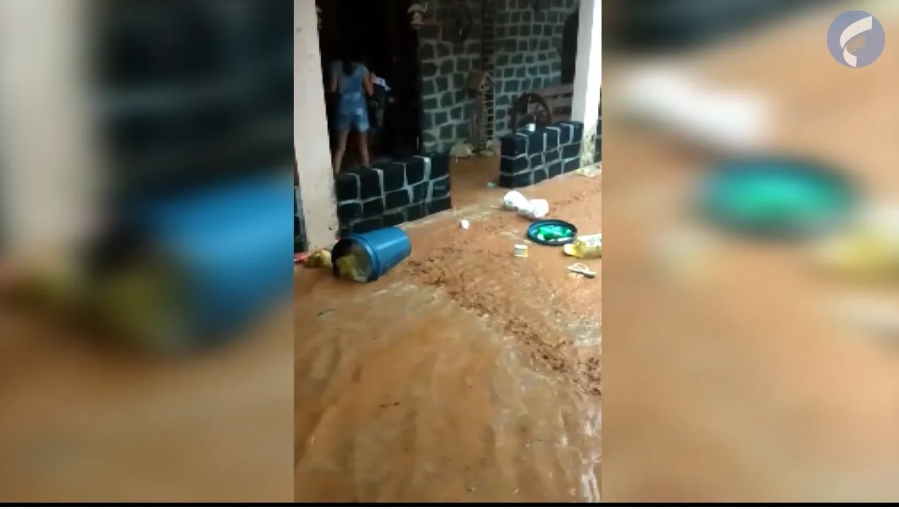 VÍDEO | Chuvas deixam grupo de amigos ilhados em Viana; imagens mostram desespero