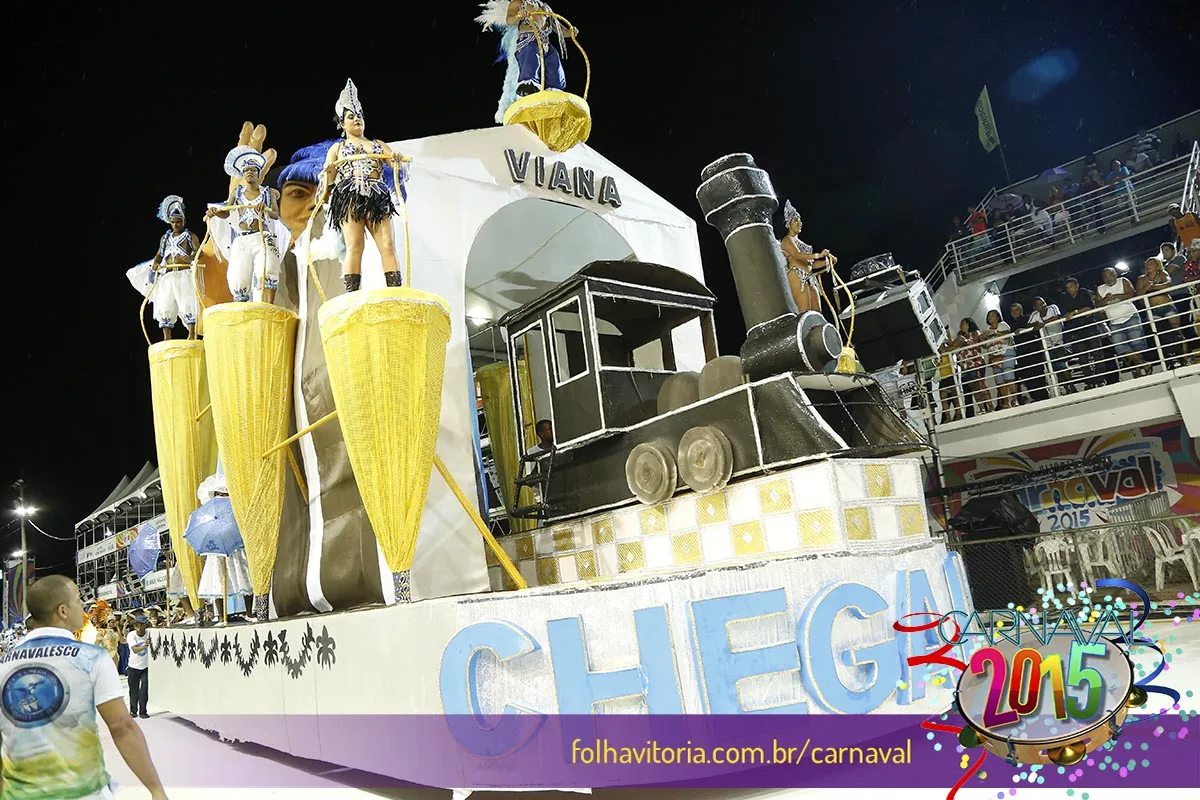 Chega Mais abre primeiro dia de desfiles do Carnaval de Vitória debaixo de chuva