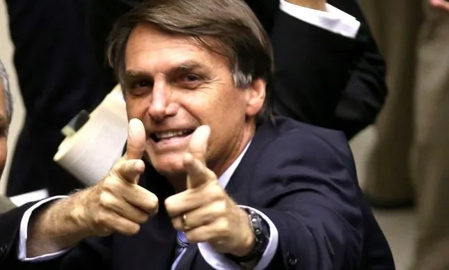 Em carreata em Belém, Bolsonaro exalta general que defendeu intervenção militar