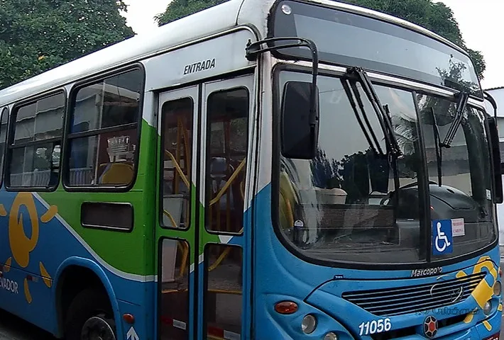 Passageiros são agredidos após arrastão a ônibus do Transcol na Serra