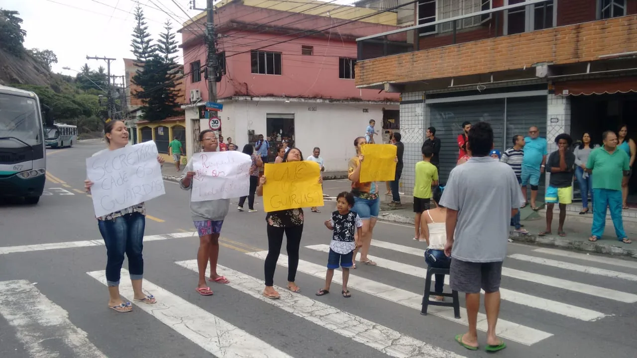 Após interdição e trânsito lento, manifestantes encerram protesto na Serafim Derenzi