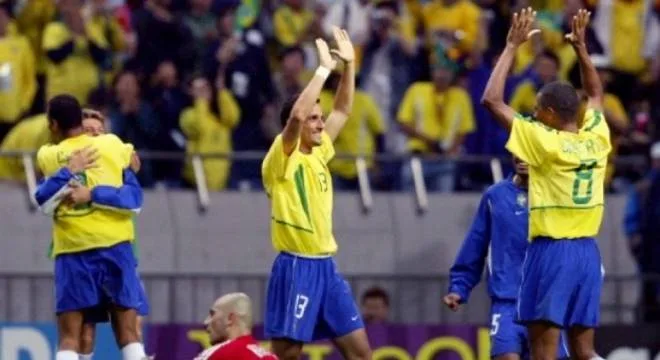 Há 16 anos, Brasil bateu turcos e foi à final da Copa pela última vez