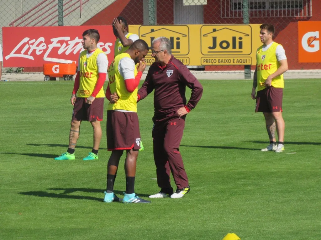 Dorival aposta na repetição do time para tirar São Paulo da zona de rebaixamento