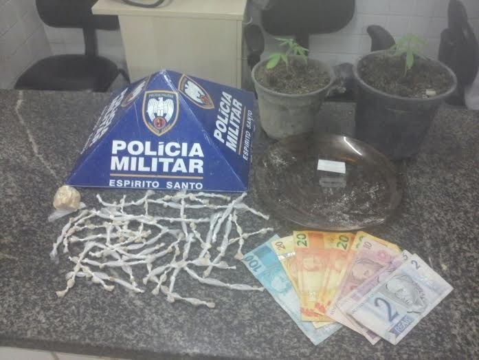 Dupla é detida com pés de maconha escondidos em casa de balneário da Serra