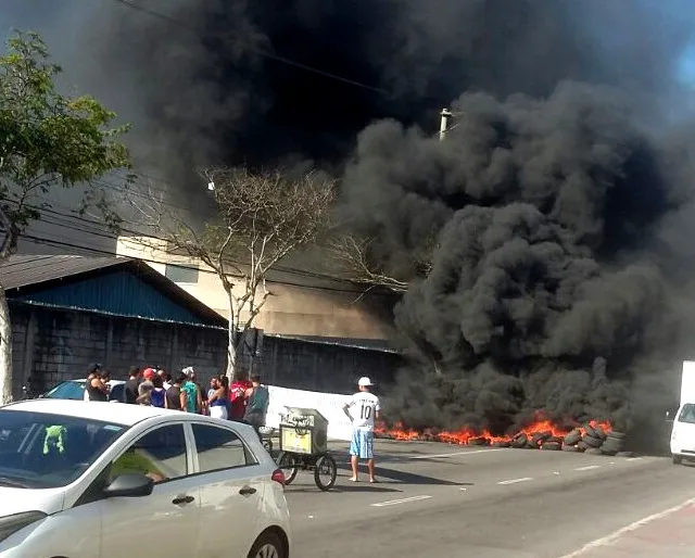 Manifestação deixa trânsito complicado em Vila Velha. Veja por onde passar!