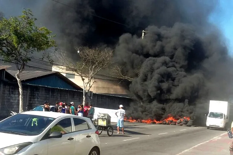 Manifestação deixa trânsito complicado em Vila Velha. Veja por onde passar!