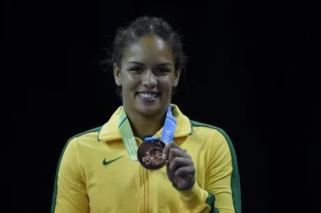 MISSISSAUGA / CANADÁ – 17.07.2015 – Aline Pereira, de vermelho, vence a portoriquenha Gonzalez, na Luta Olímpica e ganha medalha de bronze, nos jogos Pan-Americanos de Toronto 2015. Foto: Washington Alves/Exemplus/COB