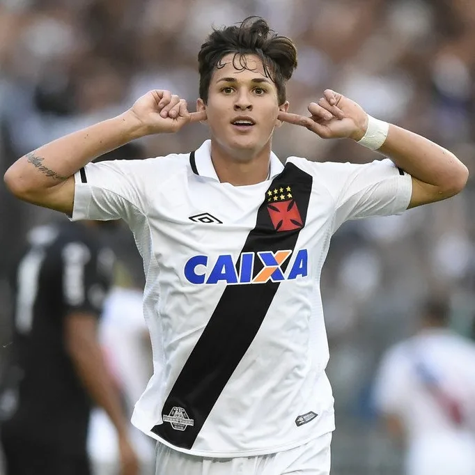 Corinthians deve confirmar Matheus Vital nesta terça-feira